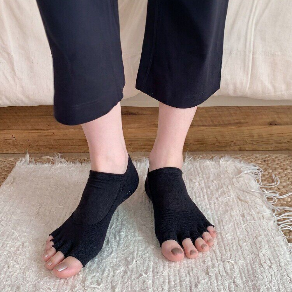 جوارب شبكية قابلة للتنفس مفتوح - مراجعة Yoga Toe Separator وسعره